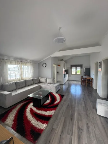 Tirane, jepet me qera apartament 2+1+Ballkon Kati 3, 90 m² 440 € (Rruga Pjeter Budi)