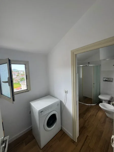 Tirane, jepet me qera apartament 2+1+Ballkon Kati 3, 90 m² 440 € (Rruga Pjeter Budi)