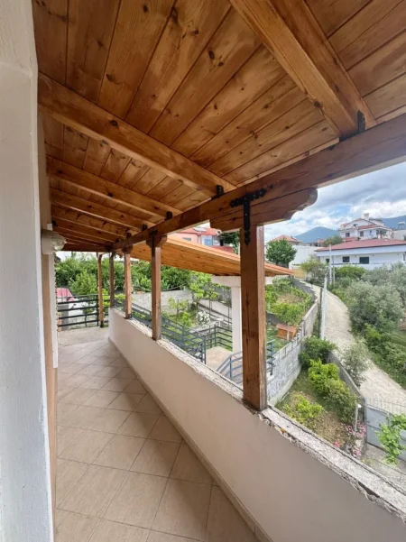Tirane, jepet me qera apartament 2+1+Ballkon Kati 3, 90 m² 440 € (Rruga Pjeter Budi)