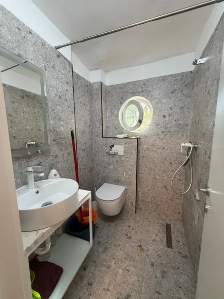 Tirane, jepet me qera apartament 1+1 Kati 1, 64 m² 500 € (STACIONI I TRENIT)