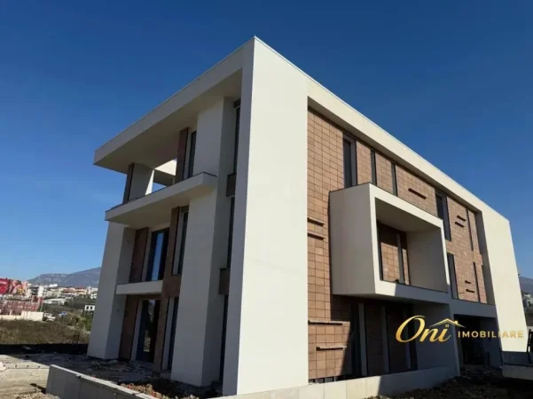 Tirane, shitet apartament 2+1 Kati 1, 150 m² 367.500 € (REZIDENCA TULIPAN)