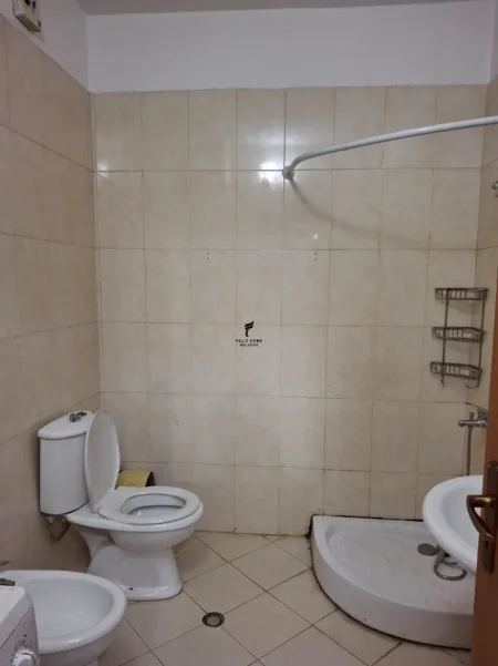 Tirane, jepet me qera apartament 1+1 Kati 6, 70 m² 450 € (RRUGA E DIBRES)