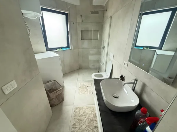 Tirane, jepet me qera apartament 2+1 Kati 6, 120 m² 1.300 € (rruga e durresit)