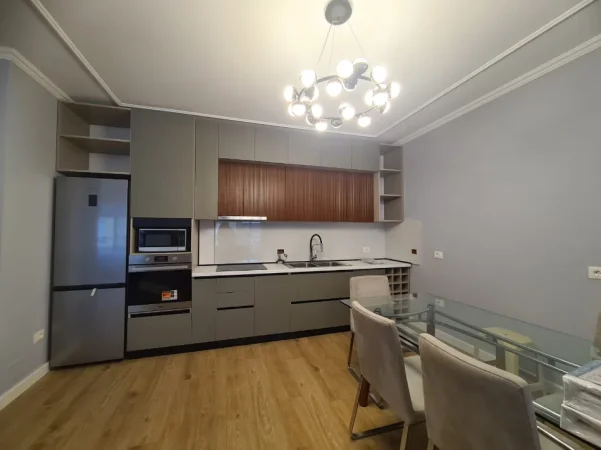 Tirane, jepet me qera apartament 2+1 Kati 9, 120 m² 1.000 € (Shkolla e Baletit)