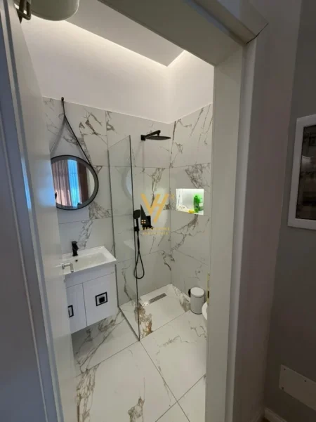 Tirane, jepet me qera apartament duplex 1+1+Ballkon Kati 0, 75 m² 520 € (ASTIR)