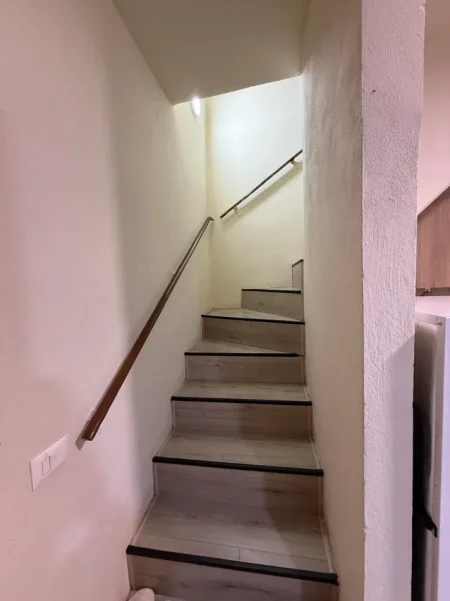 Tirane, jepet me qera apartament 1+1 , 75 m² 450 € (Bulevardi Zogu i Pare)
