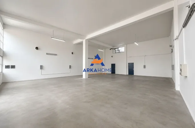 Tirane, jepet me qera aktivitet biznesi Kati 0, 2.200 m² 3.900 € (autostrada tirane durres)