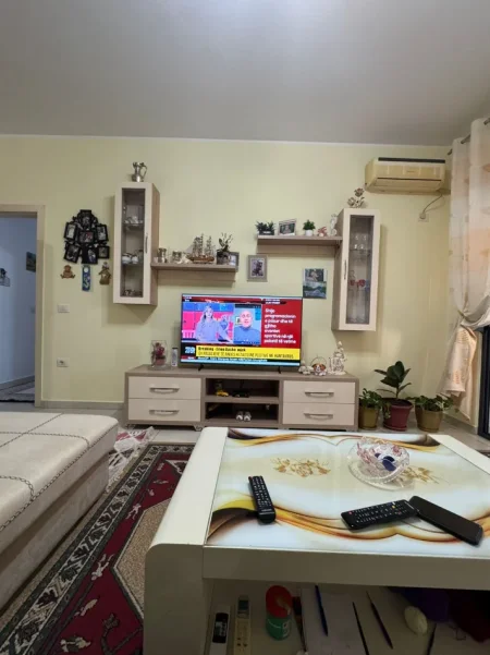 JEPET ME QIRA APARTAMENT 2+1+2  600 € (UNAZA E RE ( OZONI ))