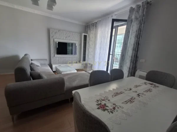 Tirane, jepet me qera apartament 1+1+Ballkon Kati 4, 76 m² 620 € 