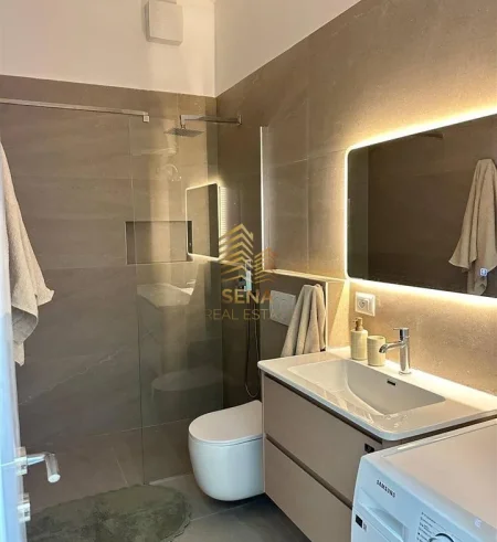 Tirane, jepet me qera apartament 1+1 Kati 1, 57 m² 550 € (Oxhaku)