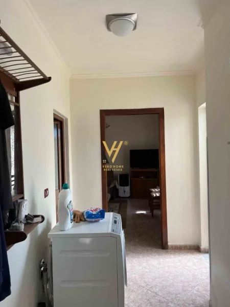 Tirane, jepet me qera shtepi 2+1+Ballkon Kati 0, 78 m² 400 € (JORDAN MISJA)