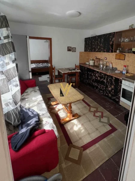 Tirane, jepet me qera shtepi 2+1+Ballkon Kati 0, 78 m² 400 € (JORDAN MISJA)