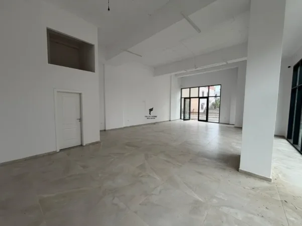 Tirane, jepet me qera dyqan Kati 0, 113 m² 1.000 € (ASTIR)