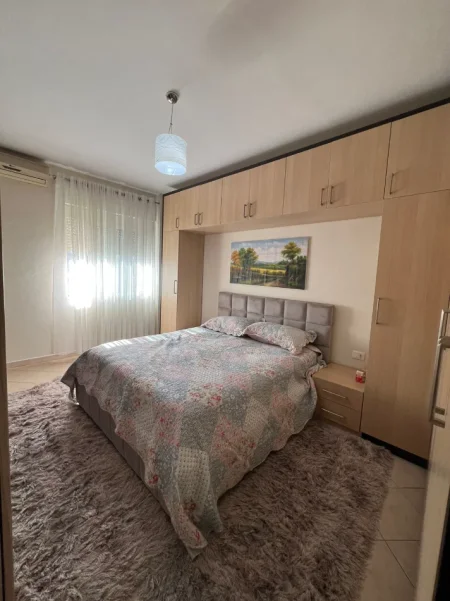 Tirane, jepet me qera apartament 2+1 Kati 5, 80 m² 650 € (Rruga Irfan Tomini)