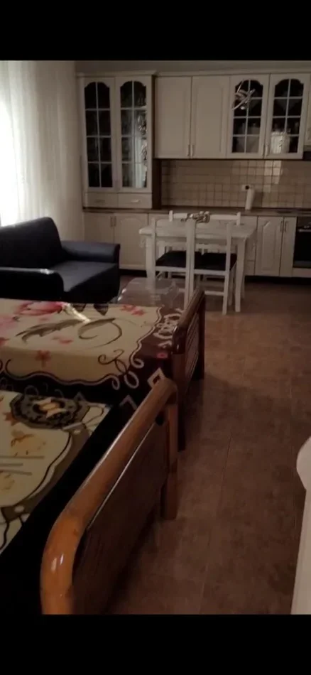 Tirane, jepet me qera apartament 1+1 Kati 4, 50 m² 300 € (Kodra e diellit)