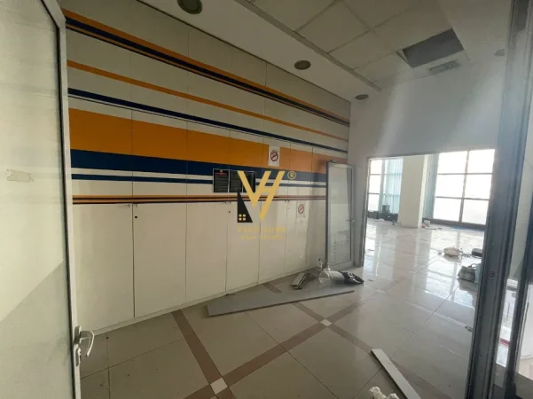 Tirane, jepet me qera ambjent biznesi Kati 1, 400 m² 3.100 € (SELITE)