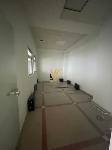 Tirane, jepet me qera ambjent biznesi Kati 1, 400 m² 3.100 € (SELITE)