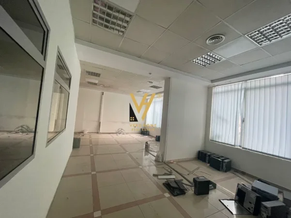 Tirane, jepet me qera ambjent biznesi Kati 1, 400 m² 3.100 € (SELITE)