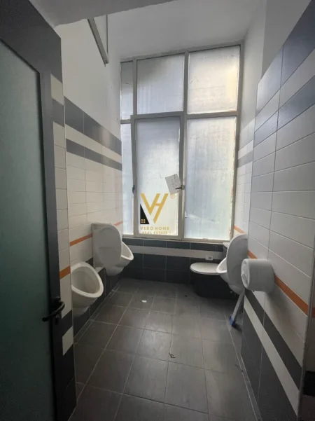 Tirane, jepet me qera ambjent biznesi Kati 1, 400 m² 3.100 € (SELITE)