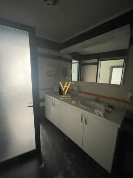 Tirane, jepet me qera ambjent biznesi Kati 1, 400 m² 3.100 € (SELITE)