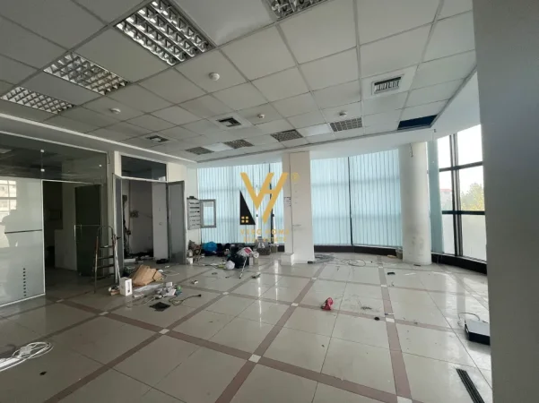 Tirane, jepet me qera ambjent biznesi Kati 1, 400 m² 3.100 € (SELITE)