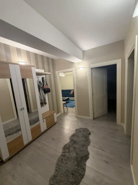 Durres, jepet me qera apartament 2+1+Ballkon Kati 5, 80 m² 600 € (Rruga portit)