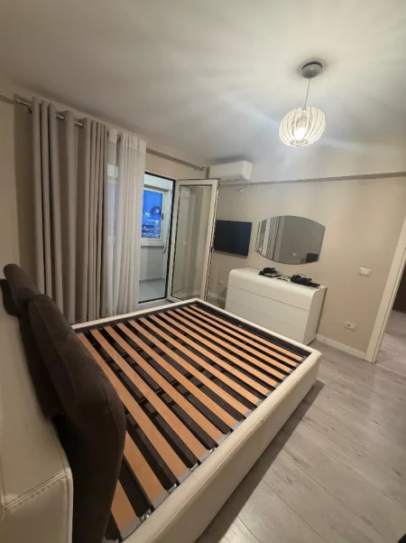 Durres, jepet me qera apartament 2+1+Ballkon Kati 5, 80 m² 600 € (Rruga portit)