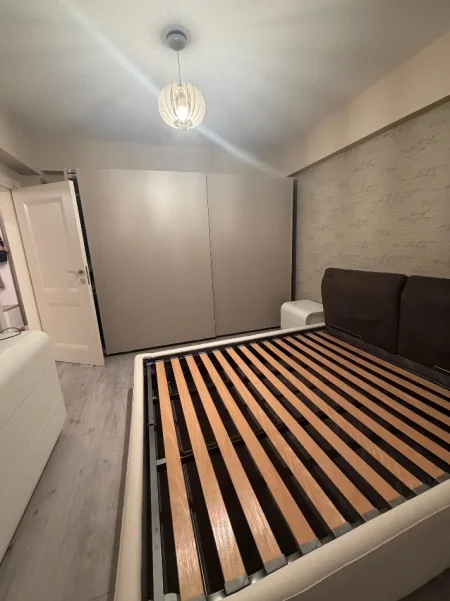 Durres, jepet me qera apartament 2+1+Ballkon Kati 5, 80 m² 600 € (Rruga portit)