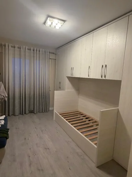 Durres, jepet me qera apartament 2+1+Ballkon Kati 5, 80 m² 600 € (Rruga portit)