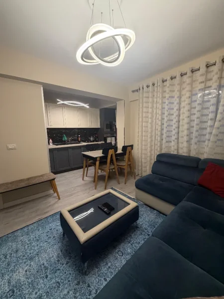 Durres, jepet me qera apartament 2+1+Ballkon Kati 5, 80 m² 600 € (Rruga portit)