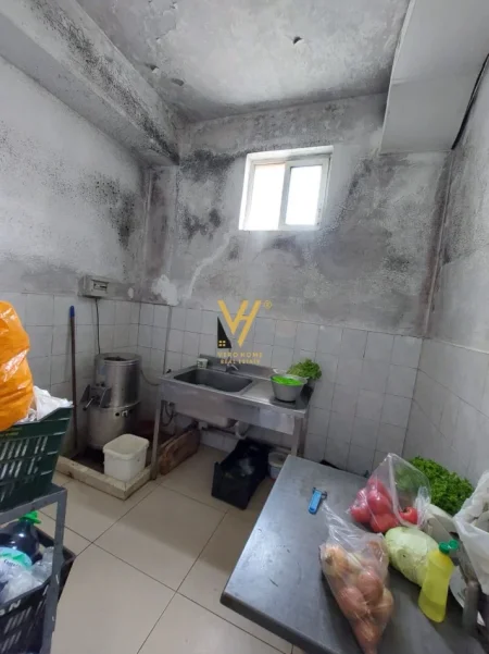 Tirane, shitet ambjent biznesi Kati 0, 240 m² (QYTET STUDENTI)