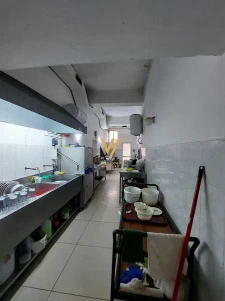 Tirane, shitet ambjent biznesi Kati 0, 240 m² (QYTET STUDENTI)