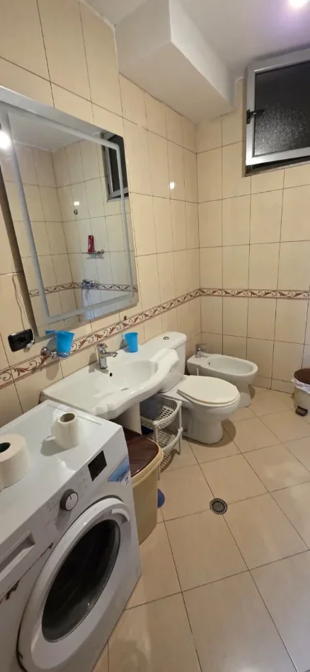 Tirane, jepet me qera apartament 2+1 Kati 2, 108 m² 500 € (Rruga Nikolle Kacorri Cmimi : 50.000 Lekë)