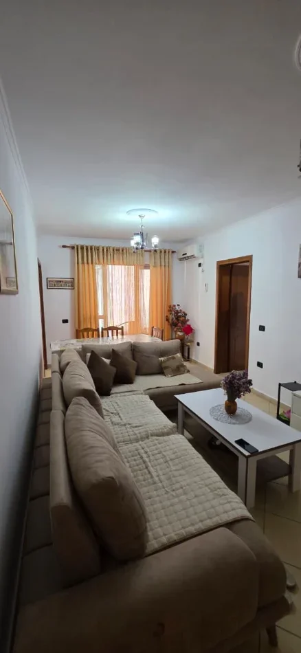 Tirane, jepet me qera apartament 2+1 Kati 2, 108 m² 500 € (Rruga Nikolle Kacorri Cmimi : 50.000 Lekë)