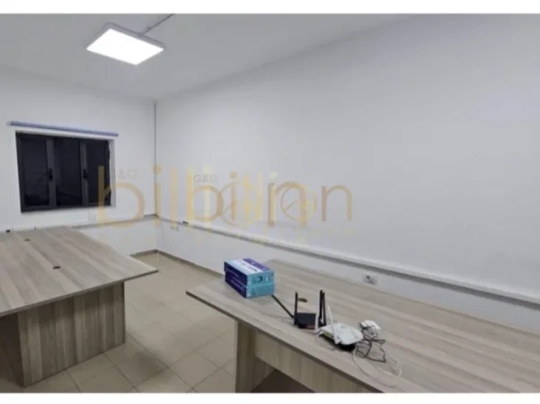 Shqiperi, jepet me qera , 140 m² 750 € (Pazari i RI)