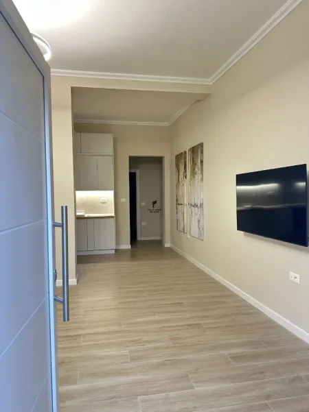 Tirane, jepet me qera apartament 1+1 Kati 1, 70 m² 550 € (OXHAKU)