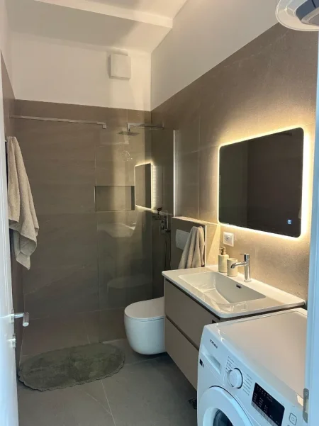 Tirane, jepet me qera apartament 1+1 Kati 1, 70 m² 550 € (OXHAKU)