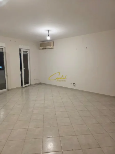 Tirane, jepet me qera ambjent biznesi Kati 1, 105 m² 650 € (21 DHJETORI)