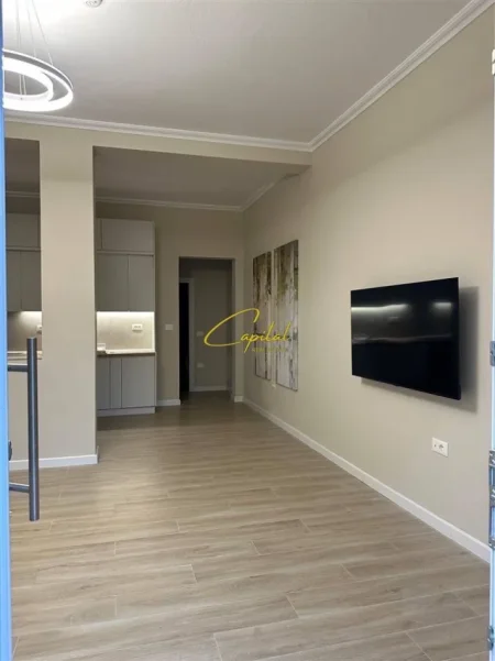 Tirane, jepet me qera apartament 1+1 Kati 1, 55 m² 550 € (OXHAKU)