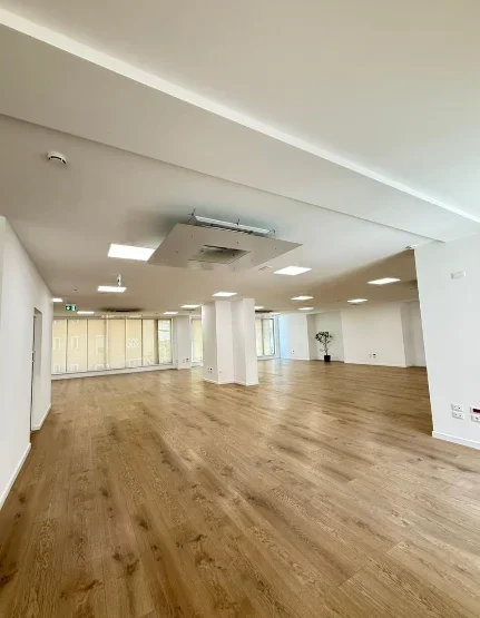 Jepet me qera zyre Kati 2, 583 m² 11.000 € (Kompleksi Delijorgji)
