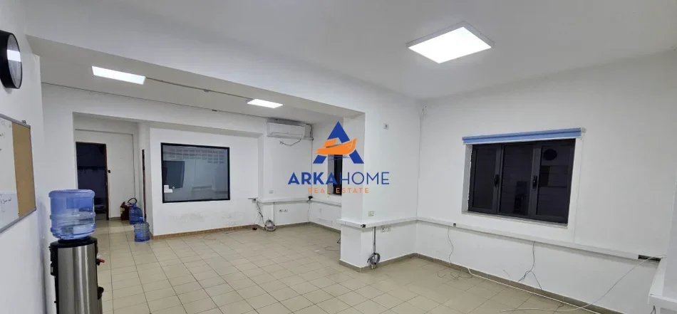 Tirane, jepet me qera zyre Kati 1, 140 m² 787 € 