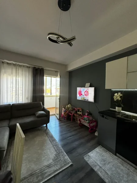 Tirane, shitet apartament 1+1+Ballkon Kati 4, 61 m² 120.000 € (Materniteti i Ri)
