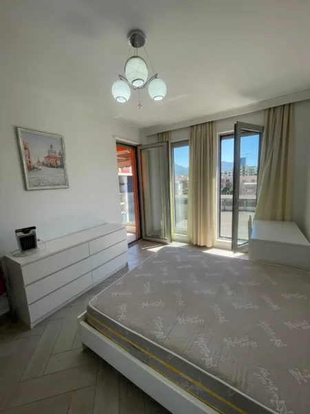 Tirane, jepet me qera apartament 1+1+Aneks+Ballkon Kati 5, 70 m² 550 € (zogu i zi)