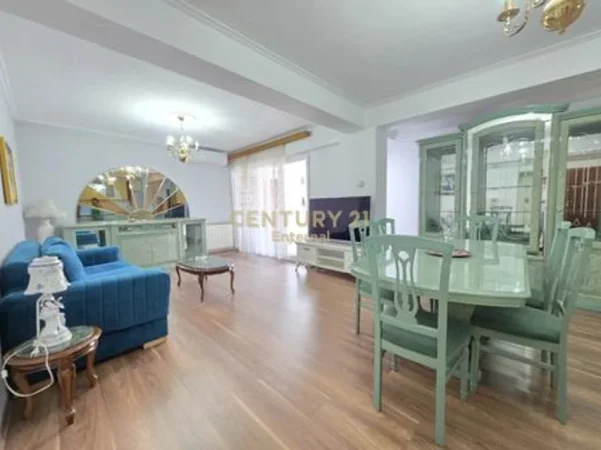 Tirane, jepet me qera apartament 2+1 Kati 3, 115 m² 1.100 € (ish blloku)
