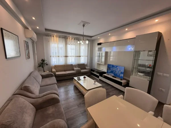Tirane, shitet apartament 2+1+Aneks+Ballkon Kati 5, 93 m² 256.000 € (liqeni i thate)