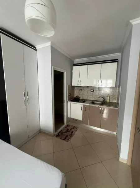 Tirane, jepet me qera garsonier 1+1 Kati 2, 40 m² 450 € (SHESHI SKENDERBEJ)