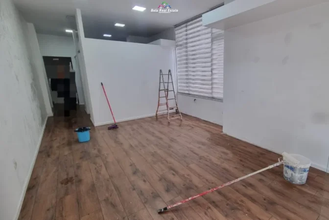 Tirane, jepet me qera dyqan Kati 0, 50 m² 630 € (Rruga Myslym Shyri)