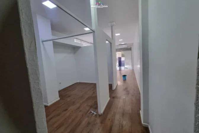 Tirane, jepet me qera dyqan Kati 0, 50 m² 630 € (Rruga Myslym Shyri)