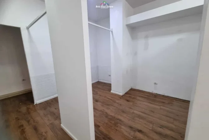 Tirane, jepet me qera dyqan Kati 0, 50 m² 630 € (Rruga Myslym Shyri)