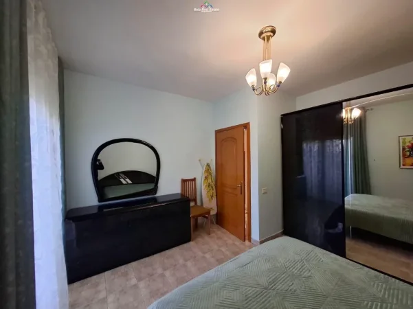 Tirane, jepet me qera apartament 1+1 Kati 3, 65 m² 520 € (komuna e parisit)